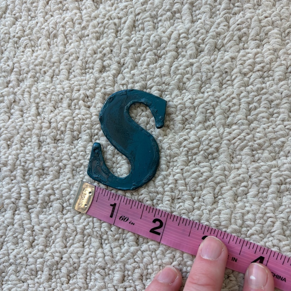 Small ‘S’ Initial Blue Rustic Magnet - Picture 3 of 4